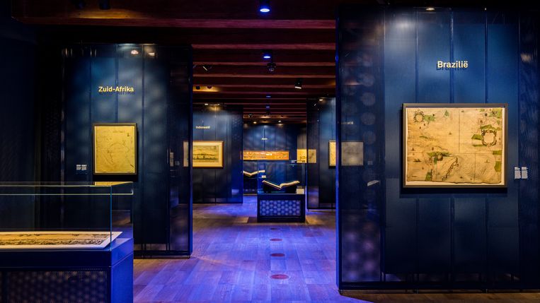 De geëxposeerde kaarten in het Scheepvaartmuseum nemen je mee op een reis langs landen als Zuid-Afrika, Brazilië, Australië en Japan. Beeld Igor Roelofsen