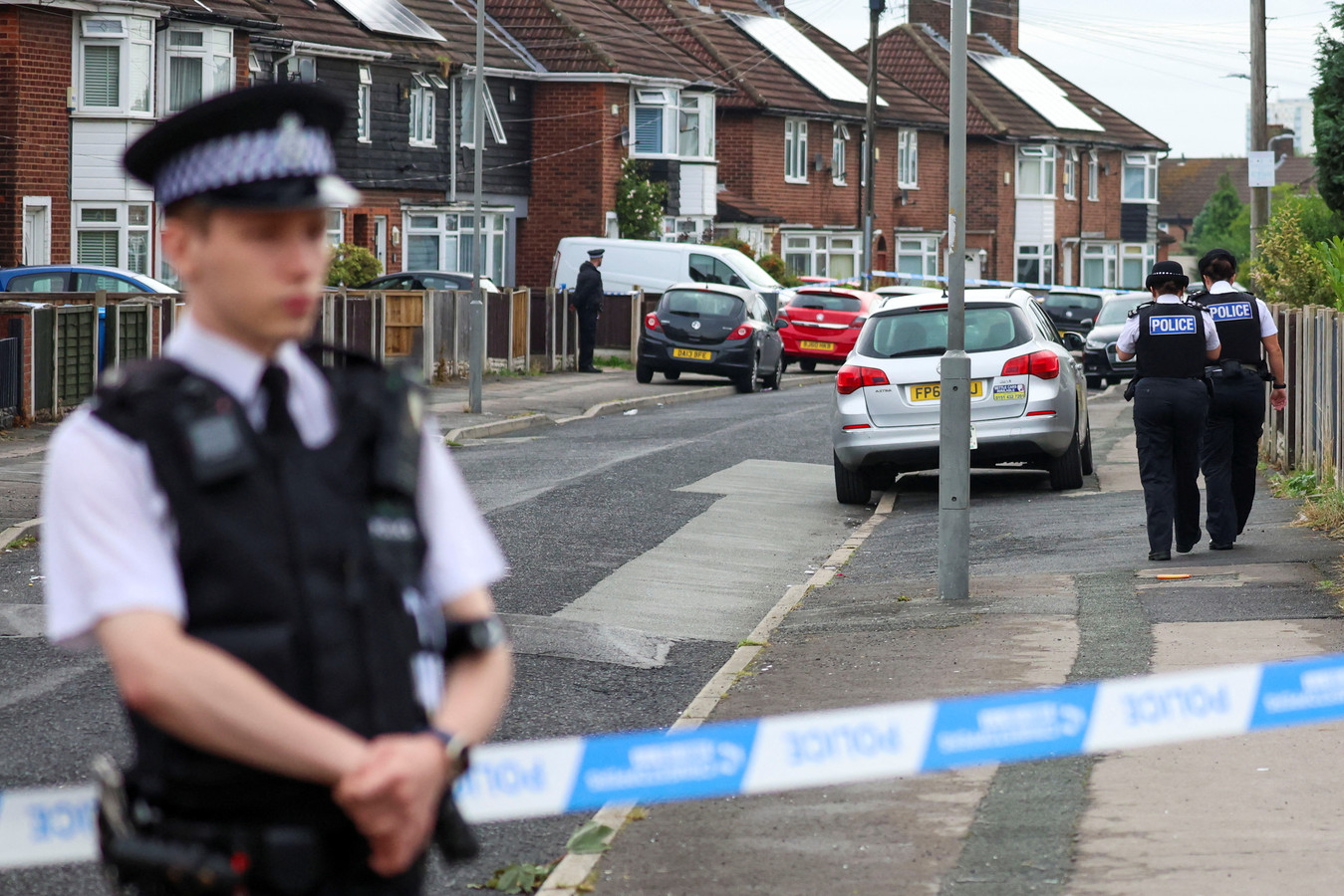 Agenten hebben de omgeving van de woning in Liverpool afgezet voor publiek.