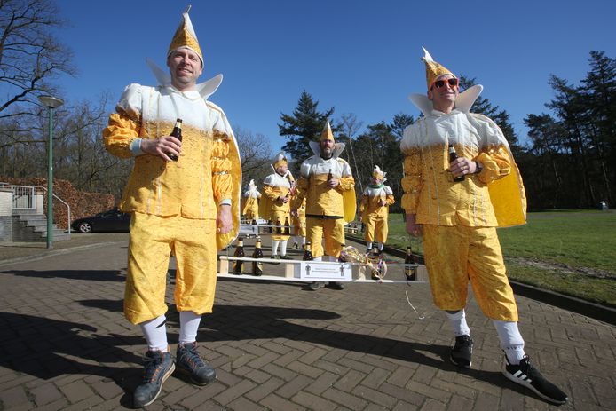 De dorstige mannen van de 'Raad van Pils'.