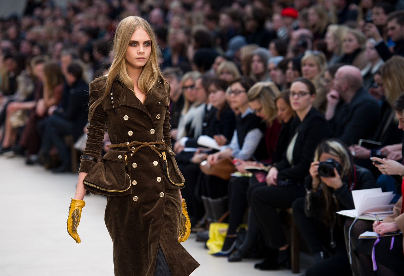 Burberry Prorsum 2011 Кара Делевинь