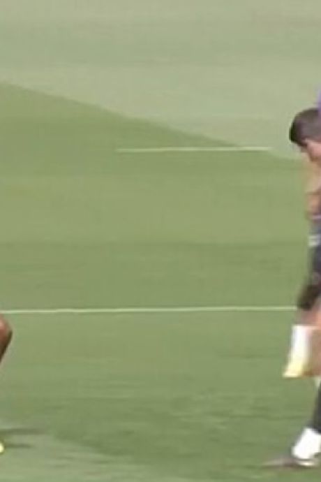 Thibaut Courtois mystifie Eden Hazard à l’entraînement d’un superbe geste technique