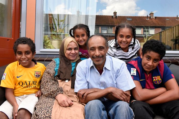 De familie Al Mahadi is blij weer terug te zijn in Montfoort. Vader Ahmed, moeder Zoba en hun vier kinderen moesten halsoverkop hun huis verlaten nadat daar op eerste kerstdag brand uitbrak.