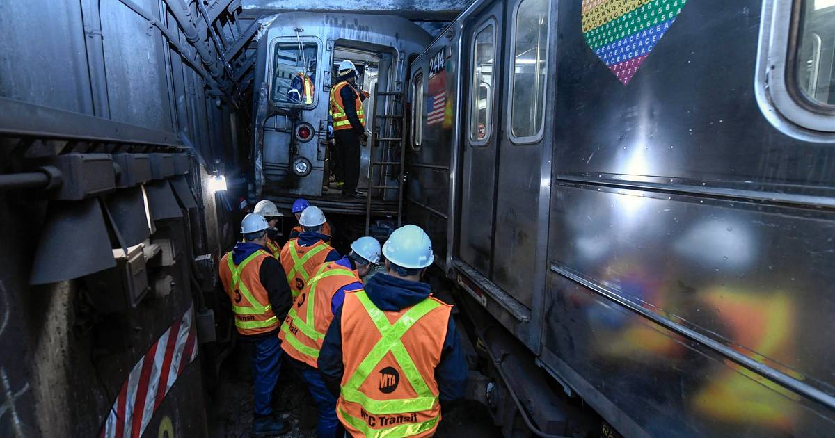 24 injured in a collision between two subway trains in New York  outside