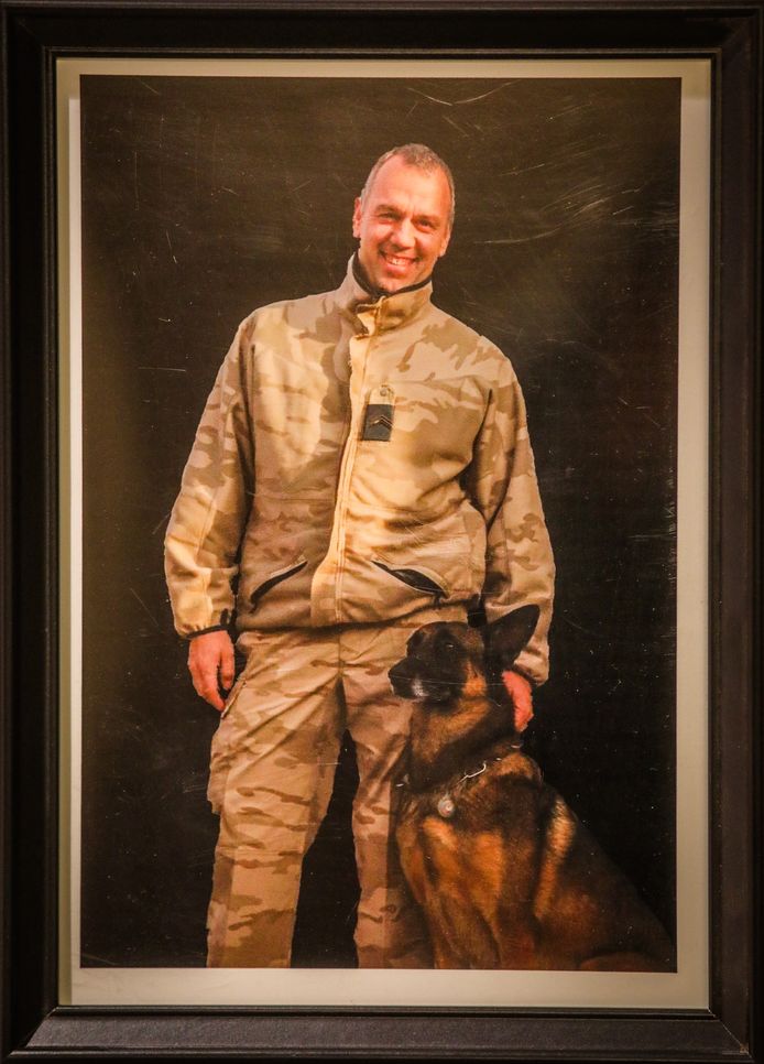 Francis en Tina op een militaire foto.