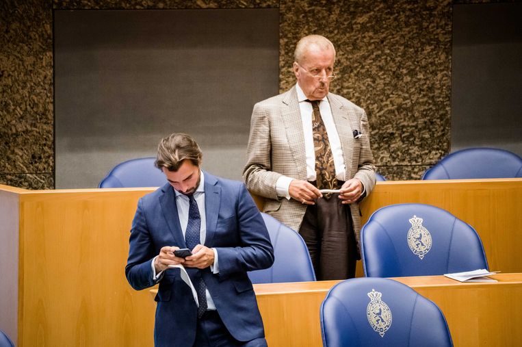 Theo Hiddema (boven) en Thierry Baudet eerder tijdens het wekelijkse vragenuur in de Tweede Kamer.  Beeld ANP