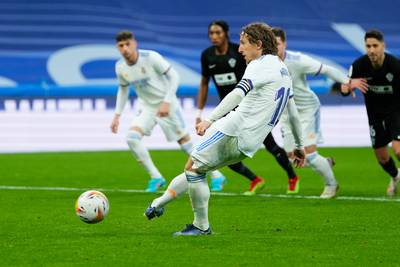 Real Madrid maakt in slotfase dubbele achterstand goed en sleept zo alsnog punt uit de brand tegen Elche