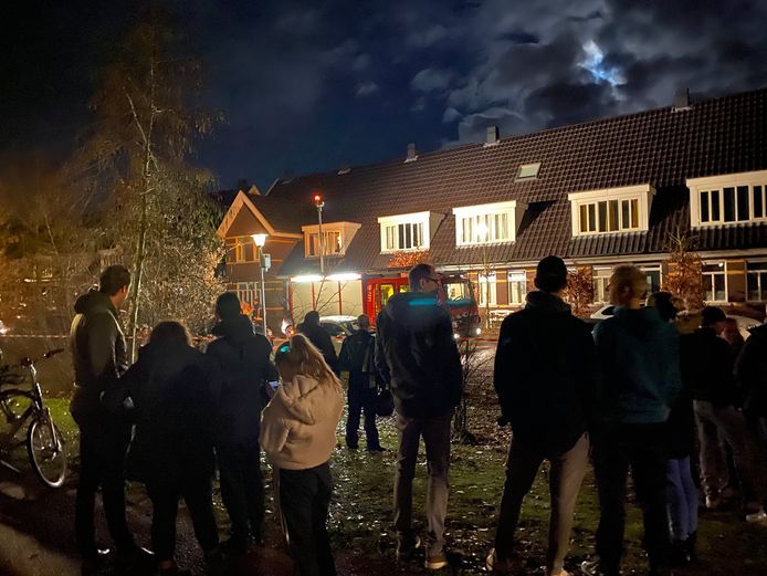 Onrust bij een woning op de Stakenbergerhout in Harderwijk.