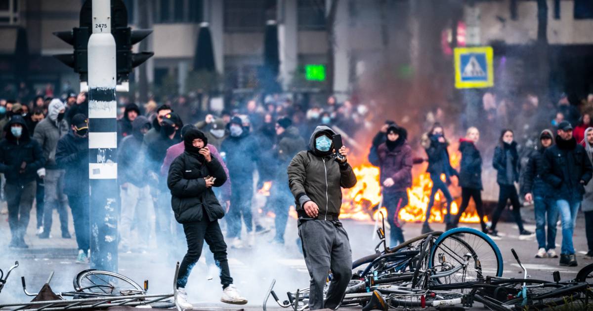 Korpschef waarschuwt organisatoren van demonstraties dit weekend: 'Risico dat het gekaapt wordt'.