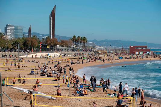 Het Bogatell-strand in Barcelona op 8 november.