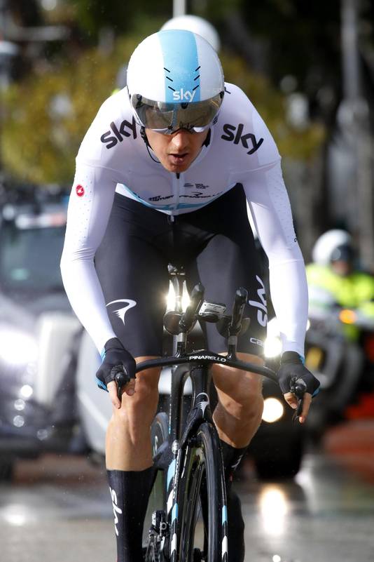 Geraint Thomas met op zijn bovenarmen de bolletjes geïntegreerd in het pak.