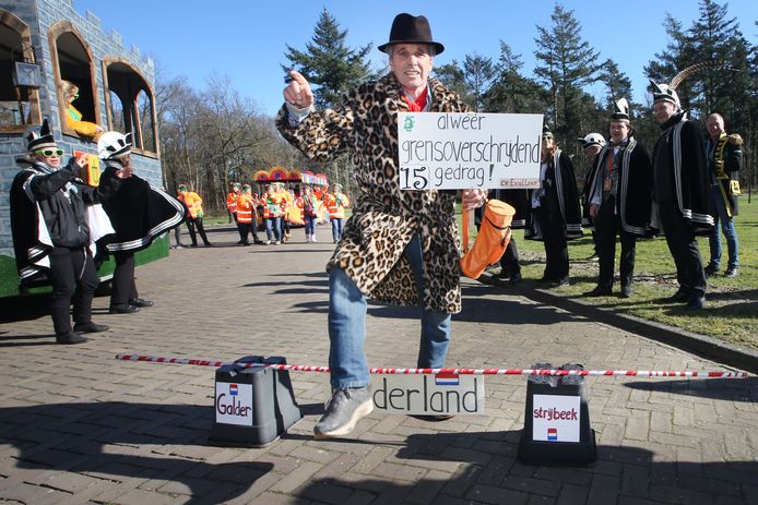 Actualiteit in de optocht: Thomas van Exel vertoont grensoverschrijdend gedrag... letterlijk.