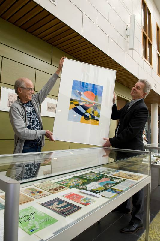 Ton Peterse (links) en Paul Romijn houden een afscheidstentoonstelling in Regionaal Archief Rivierenland.