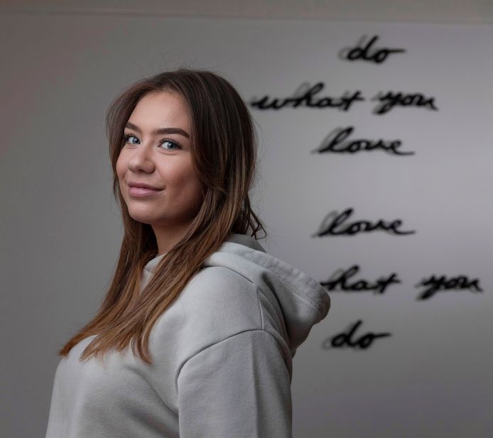 Randi Hartjes (23) van Villa Pinedo is buddy voor kinderen van gescheiden ouders.