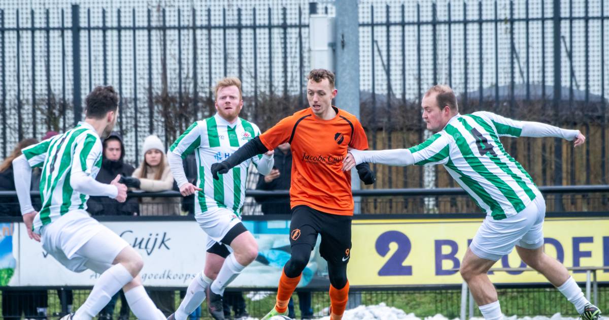De telefoon stond roodgloeiend, maar deze regionale topscorer blijft zijn clubje trouw: ‘Het draait 