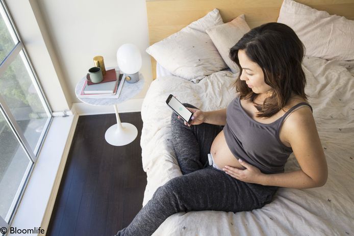 Dankzij een nieuwe chip kunnen zwangere vrouwen thuis de gezondheid van hun ongeboren baby volgen, zoals het hartritme en de beweeglijkheid.