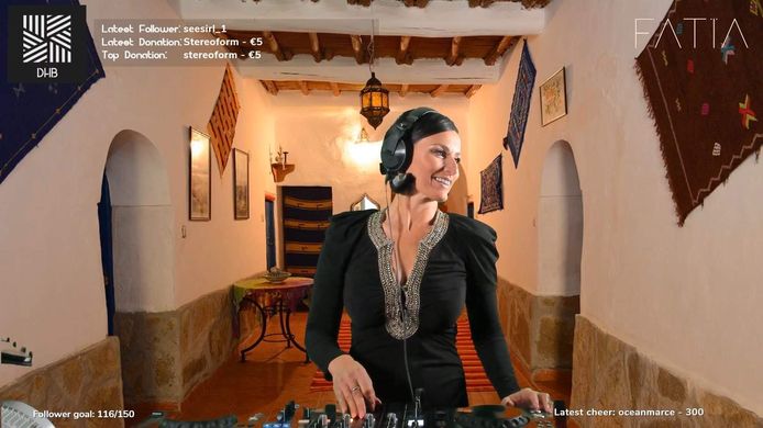 Dj Zohra streamt haar mixtapes nu via Twitch, een streamingplatform waar het merendeel van de video’s live wordt uitgezonden