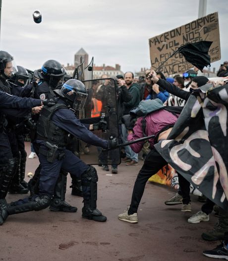 Accusations de “violences policières” en France: des enquêtes ouvertes par “la police des polices”