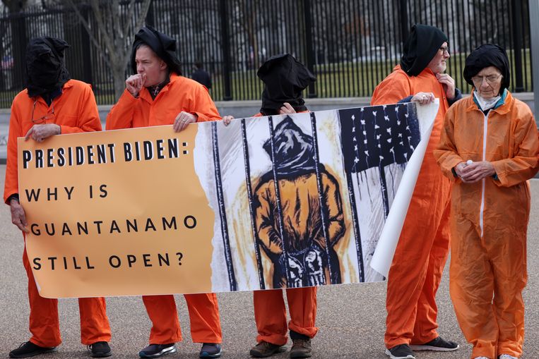 Protest in Washington tegen de gevangenis Guantanamo Bay en om aandacht te vragen voor de 35 mannen die daar nog vastzitten.  Beeld Getty Images