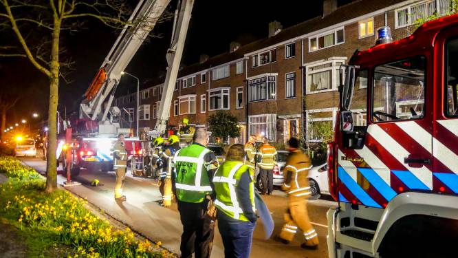 Schoorsteen in brand in woning in Dordrecht: ‘Iedereen is veilig buiten’
