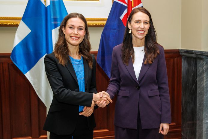 Finse premier Sanna Marin en Nieuw-Zeelandse premier Jacinda Ardern.