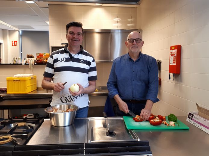 Hengelose koks koken in Borne voor goed doel | Borne | tubantia.nl