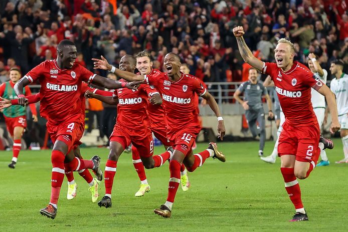 De vreugde was groot  bij Antwerp na de kwalificatie voor de Europa League.