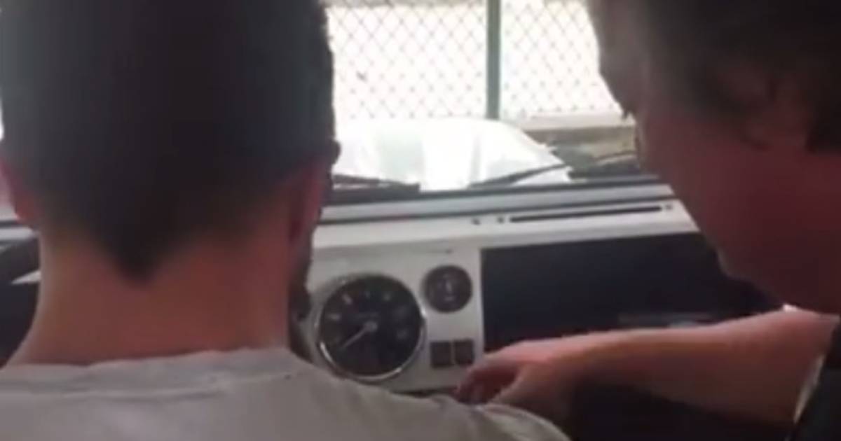 De auto gaat niet achteruit? Dat lost Anthony Kumpen zo op Celebrities hln.be