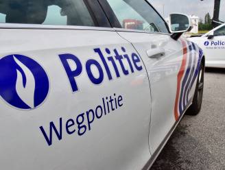 Gedrogeerde man met enkelband rijdt auto wegpolitie aan tijdens achtervolging