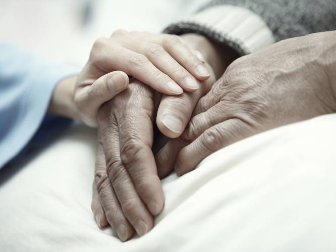 Open Vld snijdt nieuwe ethische discussie aan: “Laat euthanasie toe bij mensen met dementie”