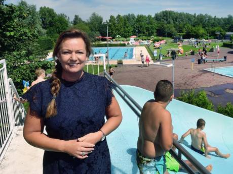 Keer op keer overlast bij zwembad, maar burgemeester Roosendaal zit treiterjongeren op de hielen