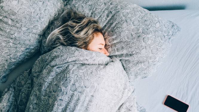 Waarom het belangrijk is dat je je bed af en toe eens onder handen neemt: 'Scheelt je dure crèmes en psychologen’