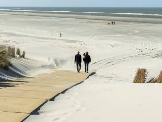 Zoektocht naar 14-jarig Duits meisje in Noordzee bij Ameland hervat: vader en zusje konden zich redden