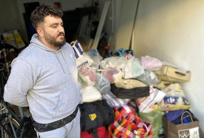 Sukru Taskin, bij ingezameld materiaal in de garage van de woonst in de Pluimstraat 18