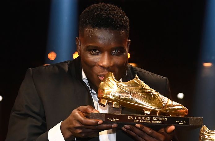 Onuachu zet Brugse medefavorieten flinke hak en bezorgt Racing Genk eerste Gouden Schoen in 20 jaar Gouden Schoen hln.be