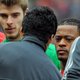 Suárez weigert Evra de hand