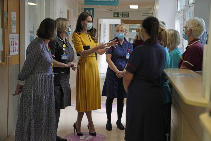 Kate Middleton, prinses van Wales, tijdens haar bezoek aan het Royal Surrey County Hospital in Guildford, Verenigd Koninkrijk.