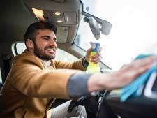 Is jouw auto van binnen ook zo vuil door het slechte weer? Zo maak je hem makkelijk én grondig schoon