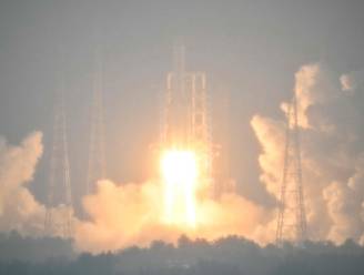 Wereldprimeur: China lanceert onbemande raket naar ‘andere kant’ van de maan