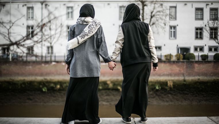 School In Mechelen Verbiedt Lange Rokken Of Jurken De Morgen