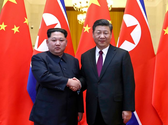 Kim Jong-Un en Xi Jinping tijdens het bezoek van Kim aan China.