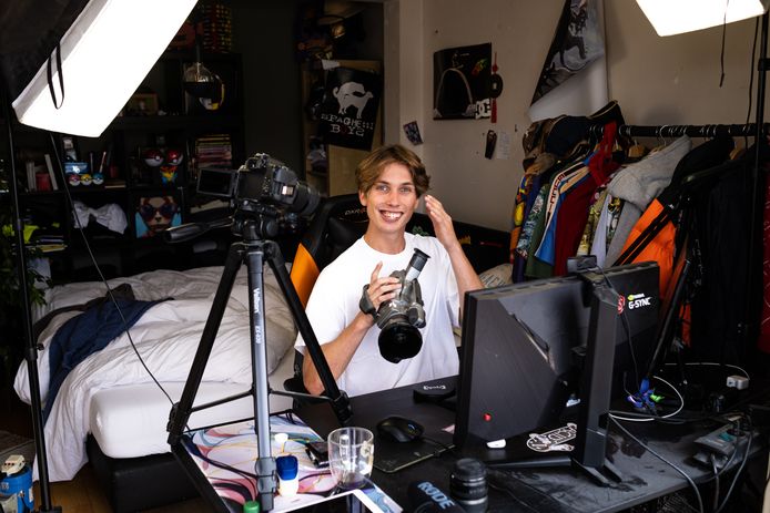 Nathan Vandergunst (21) was tot zo'n maand geleden met ruim 400.000 volgers de populairste YouTuber van Vlaanderen. Hij maakt z'n filmpjes in zijn slaapkamer bij zijn ouders thuis in Blankenberge.