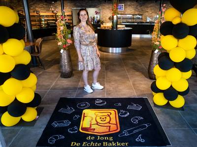 Bakkerij De Jong opent nieuwe winkel met lunchroom: ‘Meer ruimte voor interactie’