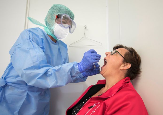 Het aantal positieve coronatests rijst de pan uit, ook in Amersfoort. Foto ter illustratie.