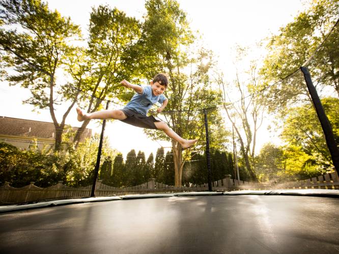 De sprong van de trampoline naar het ziekenhuis is rap gemaakt: expert legt uit hoe (on)veilig het is