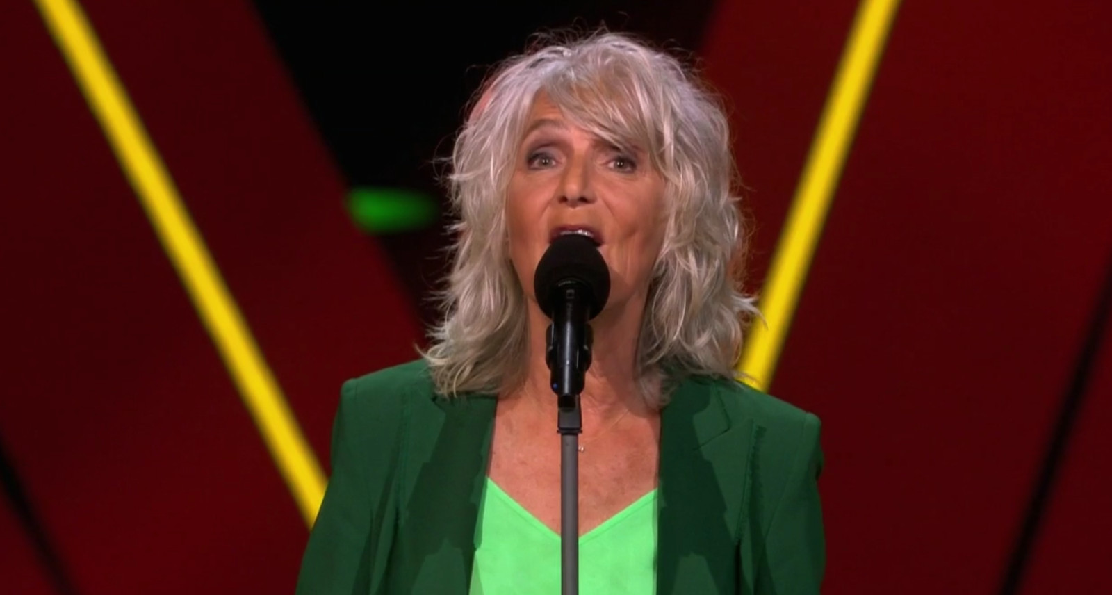 Leoni Jansen oogst lof met comeback in The Voice Senior | Foto | AD.nl