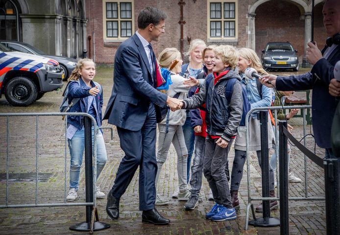 Mark Rutte komt aan op het Binnenhof waar de onderhandelaars van VVD, CDA, D66 en ChristenUnie spreken met informateur Gerrit Zalm.