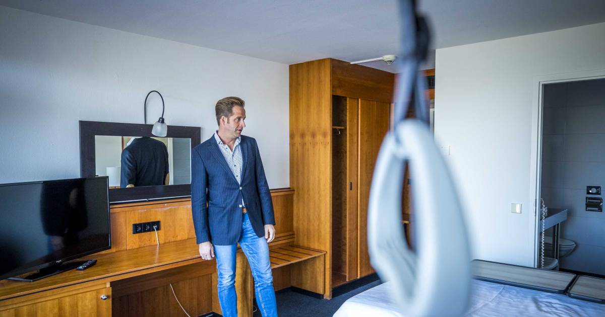 Minister De Jonge Bezoekt Coronahotel In Het Limburgse Urmond Limburg Ad Nl