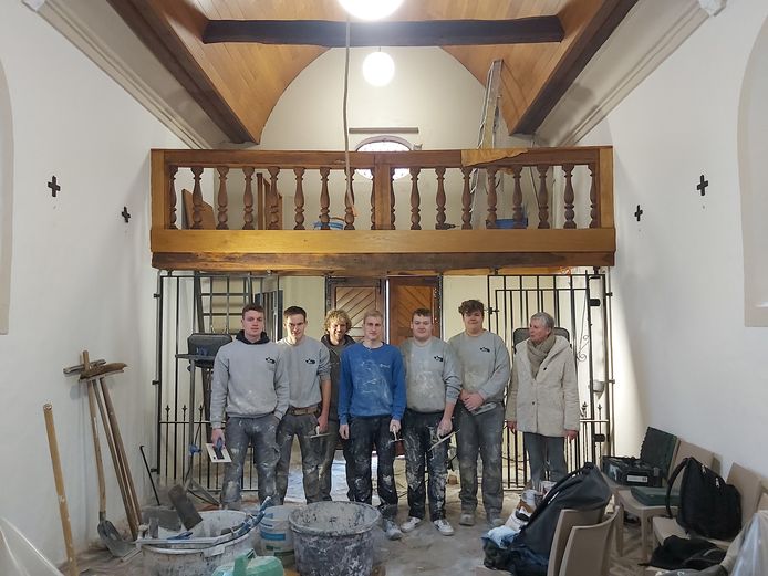 Leerlingen van het VITO hebben de kapel aan Deureind in Wuustwezel opgeknapt.