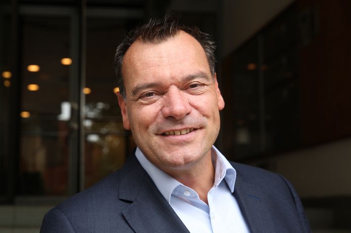 Het eigen risico in de gezondheidszorg moet geheel verdwijnen. Dat stelt Aad de Groot, nieuwe directeur van de Schiedamse verzekeraar DSW.