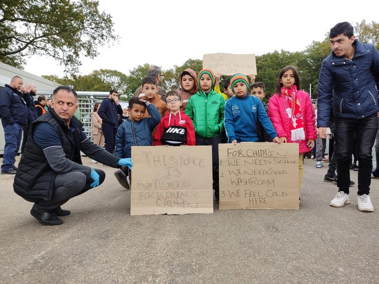 Protest tegen de omstandigheden in de crisisnoodopvang op landgoed Velder. Beeld Harkan